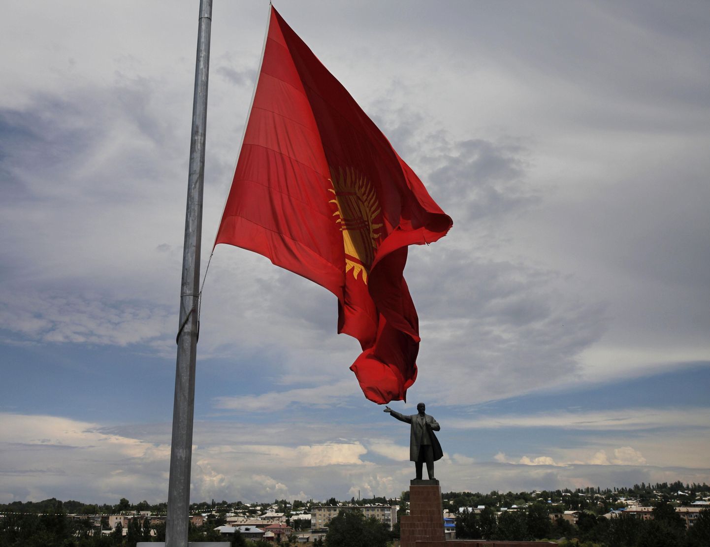 Kõrgõzstani rahvuslipp.