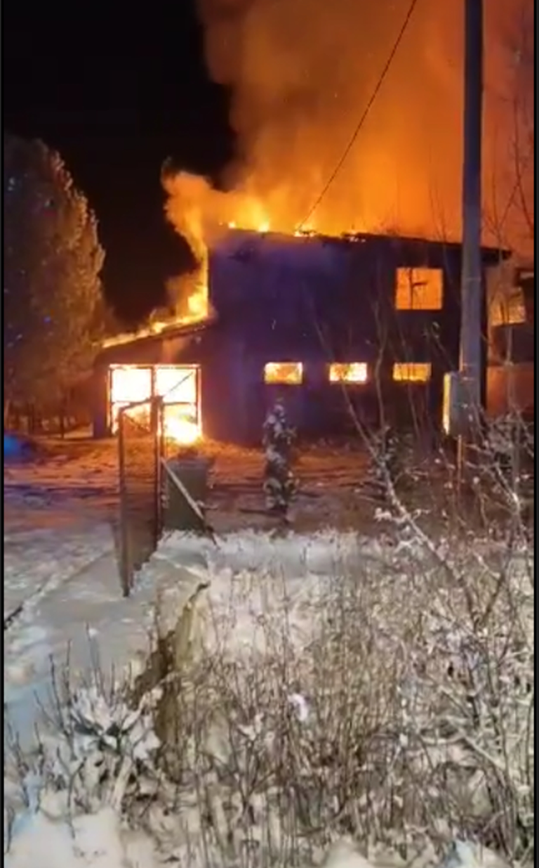 27. detsembril kell 21.58 teatati, et Saarde vallas Metsaääre külas põleb elumaja.