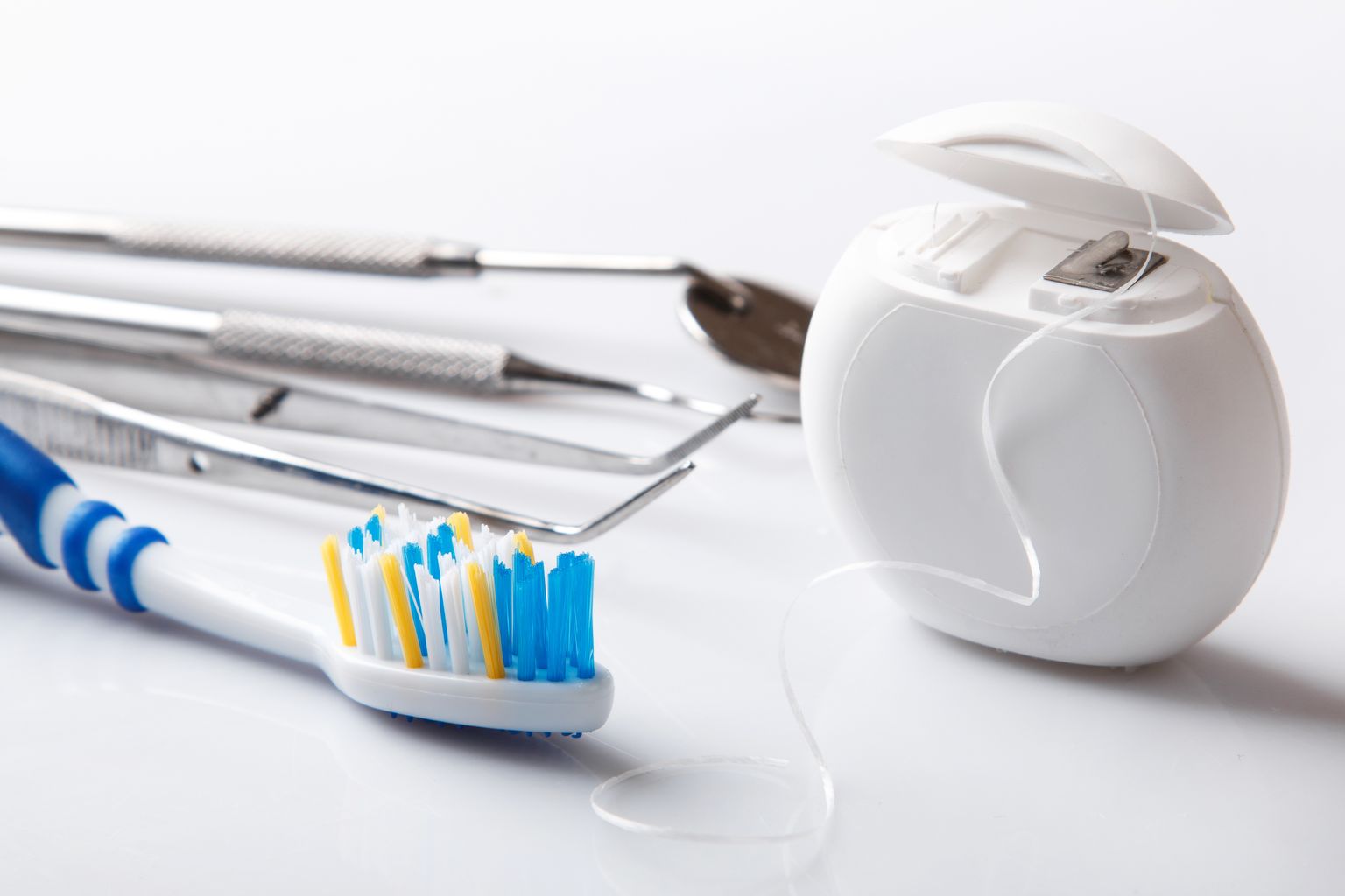Hambaarstid selgitavad, kuidas õigesti hammaste eest hoolt kanda.