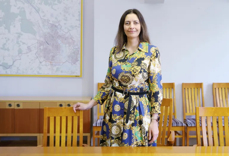 Sotsiaalminister Karmen Joller püüab EMOde ülekoormust vähendada, suunates sealt kergemate tervisemuredega inimesi perearsti vastuvõtule.