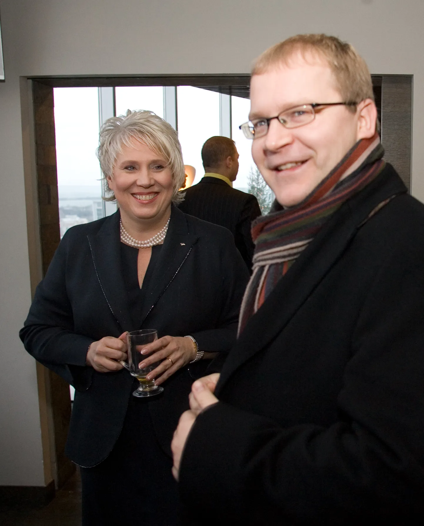 Postimehe aasta inimene 2007, Marina Kaljurand. Fotol on Marina Kaljurand ja Urmas Paet ning foto on tehtud 2007. aastal.