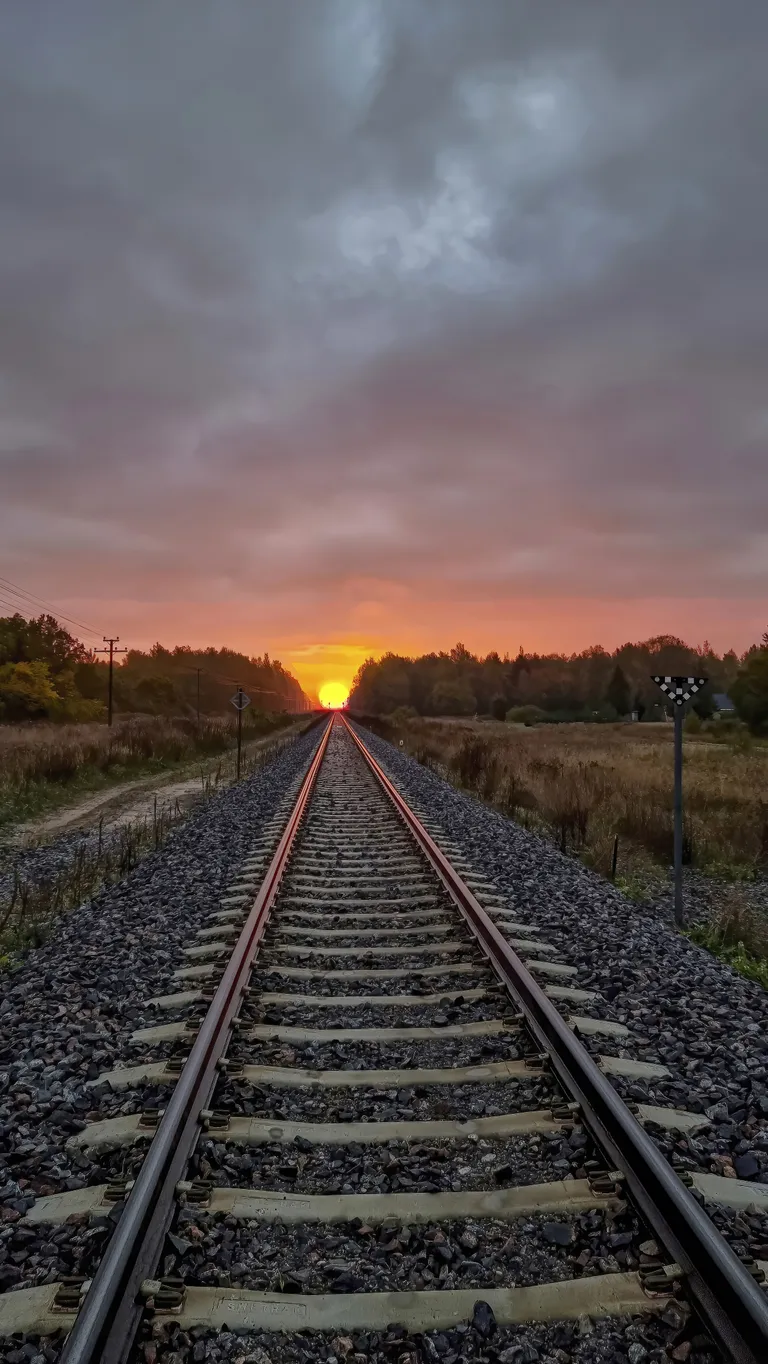 Уникальный кадр на железнодорожном переезде на дороге Кукрузе-Ахтме.