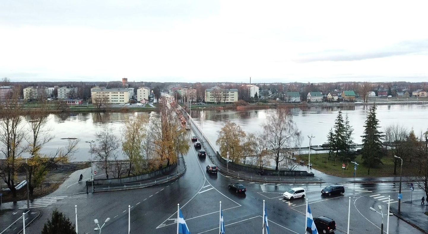 Pärnu Kesklinna sild jaTallinna mnt–Rääma–Jannseni ristmik suletakse liikluseks reedel kell 20 ja avatakse esmaspäeval  kell 7.