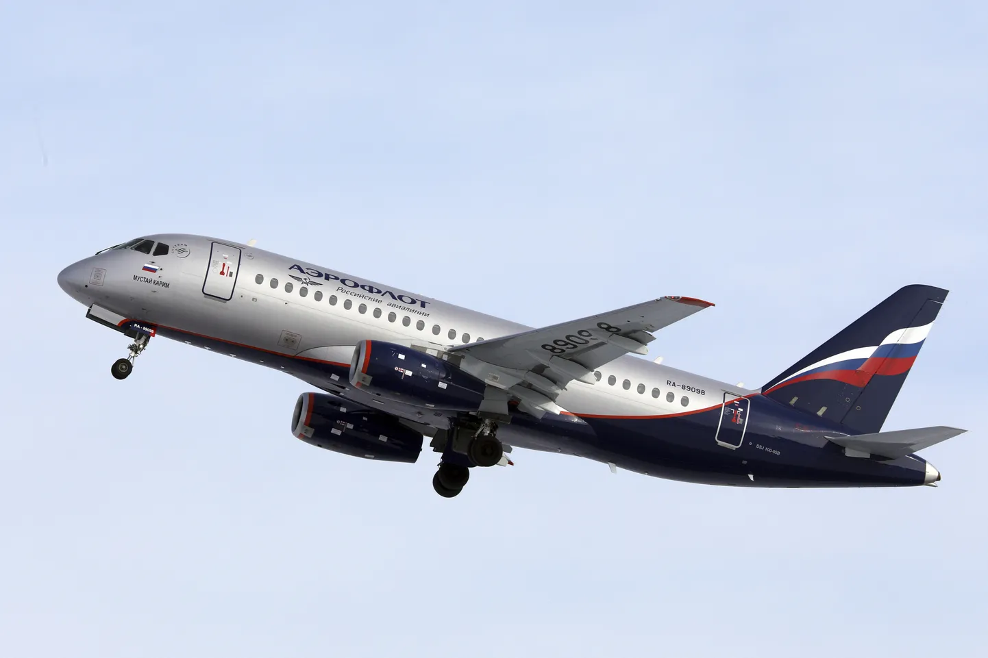 Lidmašīna “Sukhoi Superjet 100”. Ilustratīvs attēls