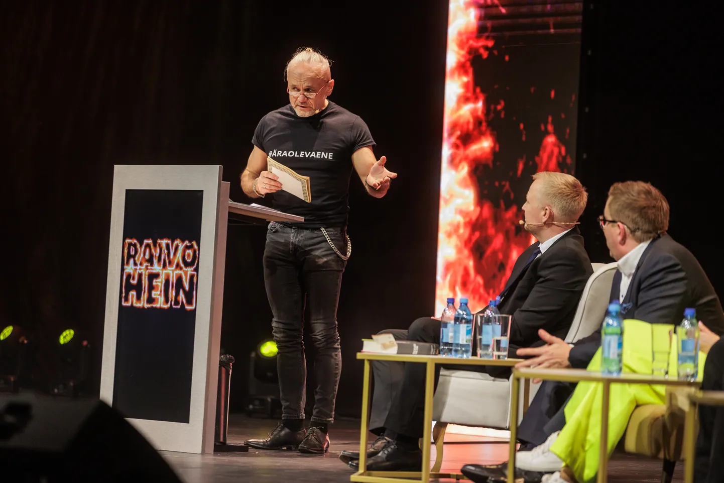 Raivo Hein Mart Võrklaeva röstil.