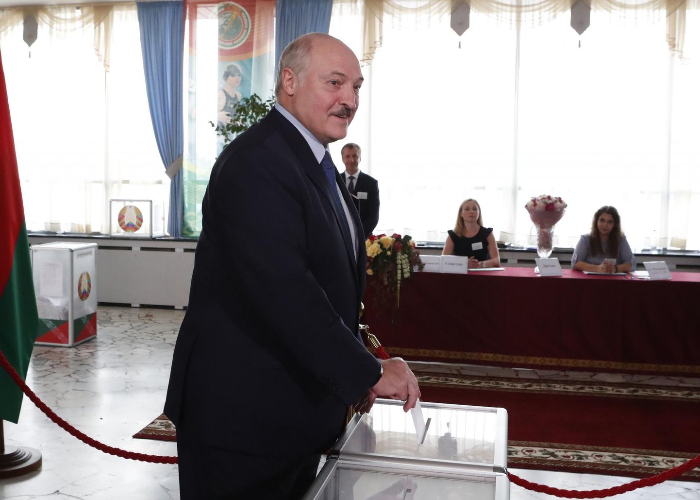 26 aastat Valgevene president olnud Aljaksandr Lukašenka eile Minskis hääletamas.