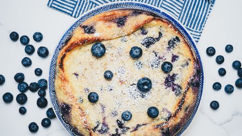 Siidine ricotta-mustikakook, mis valmib lihtsa vaevaga