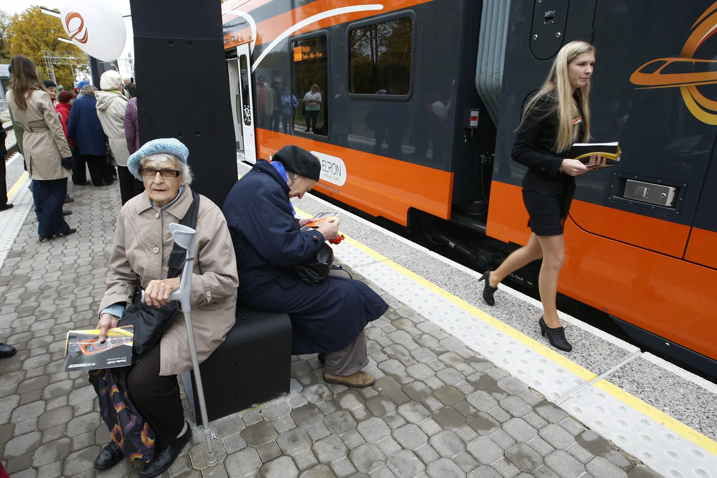 Elroni uus rong Jõgeval.