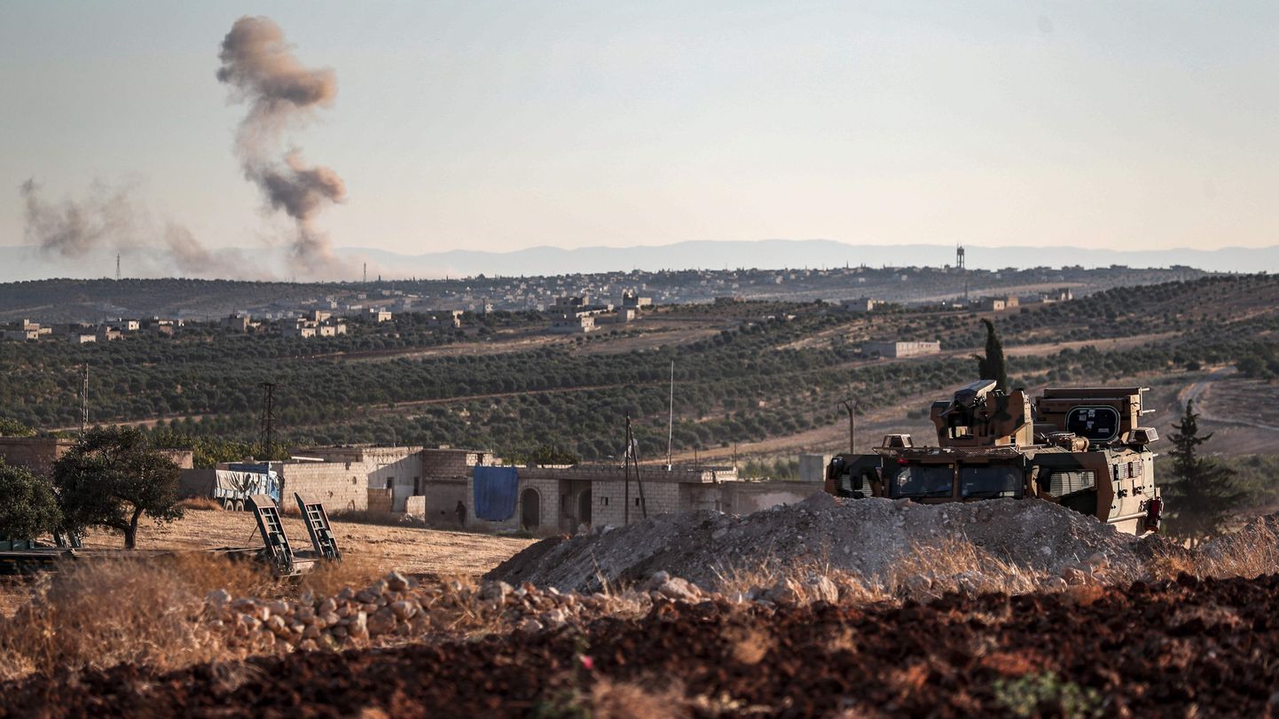Idlibi provintsis 23. augustil Maar Hitati linna lähistel, esiplaanil on Türgi armee soomuk.