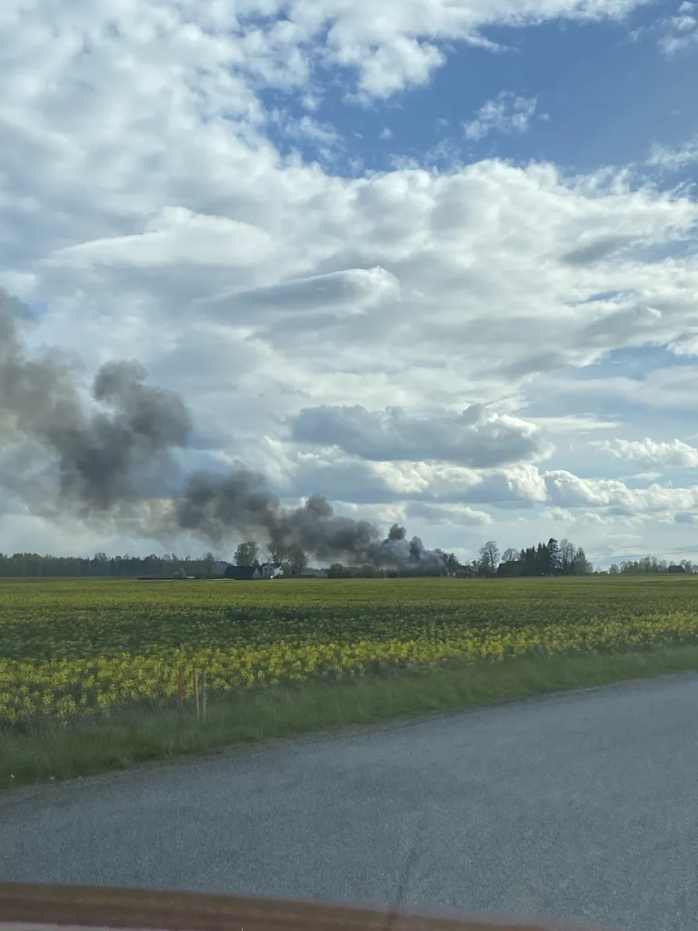 Nõo valla tulekahju suits paistis ära kaugele.