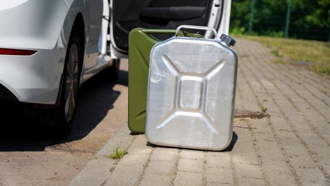 ВИДЕО ⟩ Как автомобилисты реагируют на рост цен на топливо?