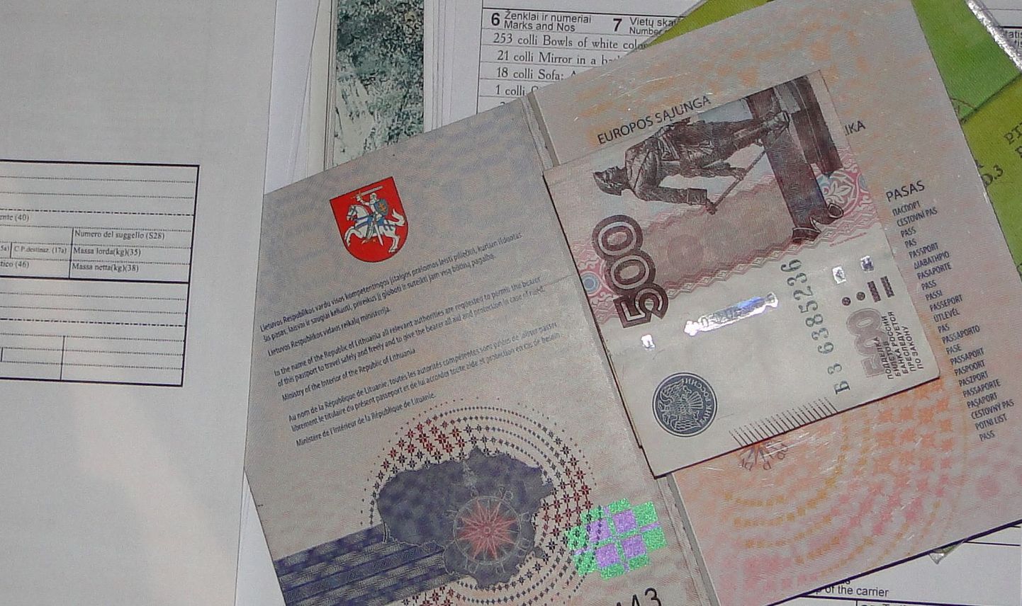 Leedu kodanik andis tollitöötajale passi vahel 500-rublase.