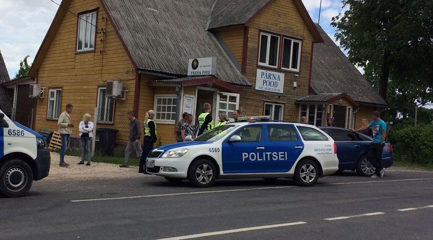 Ühe roolijoodiku tabasid politseinikud pühapäeval Holstre poe juures.
