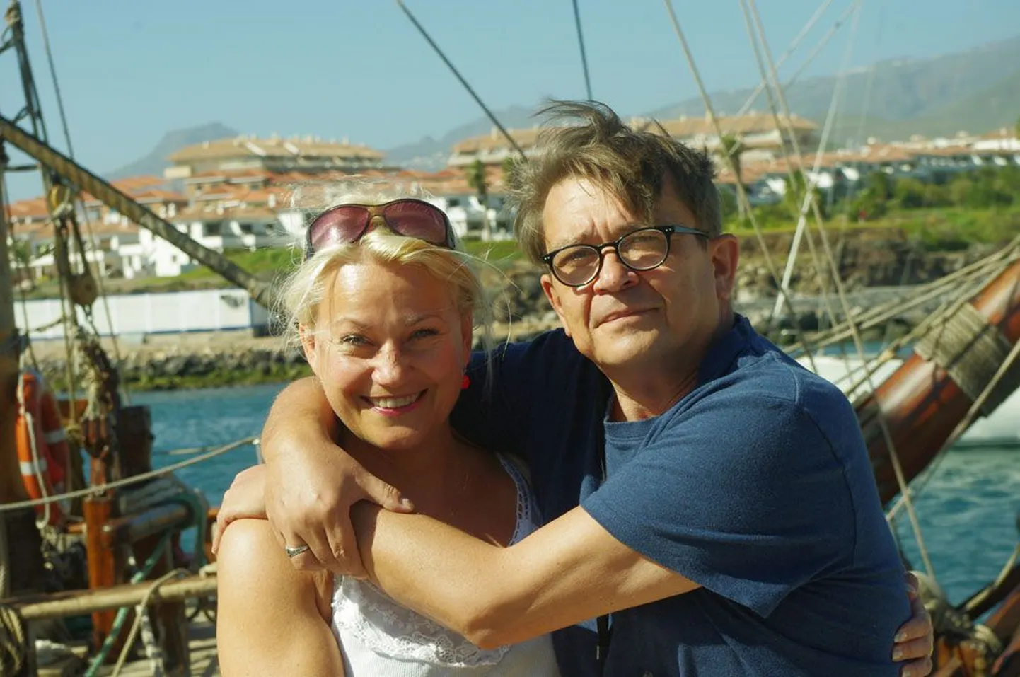 Eike ja Olavi moodustavad sõbraliku tandemi, kes eestlastele nende oma keeles Tenerifet tutvustavad.