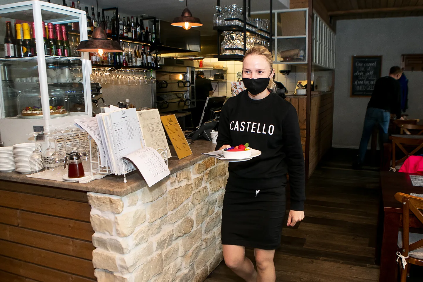 Castello klienditeenindajal Kadri Alasel eile tööd jagus.