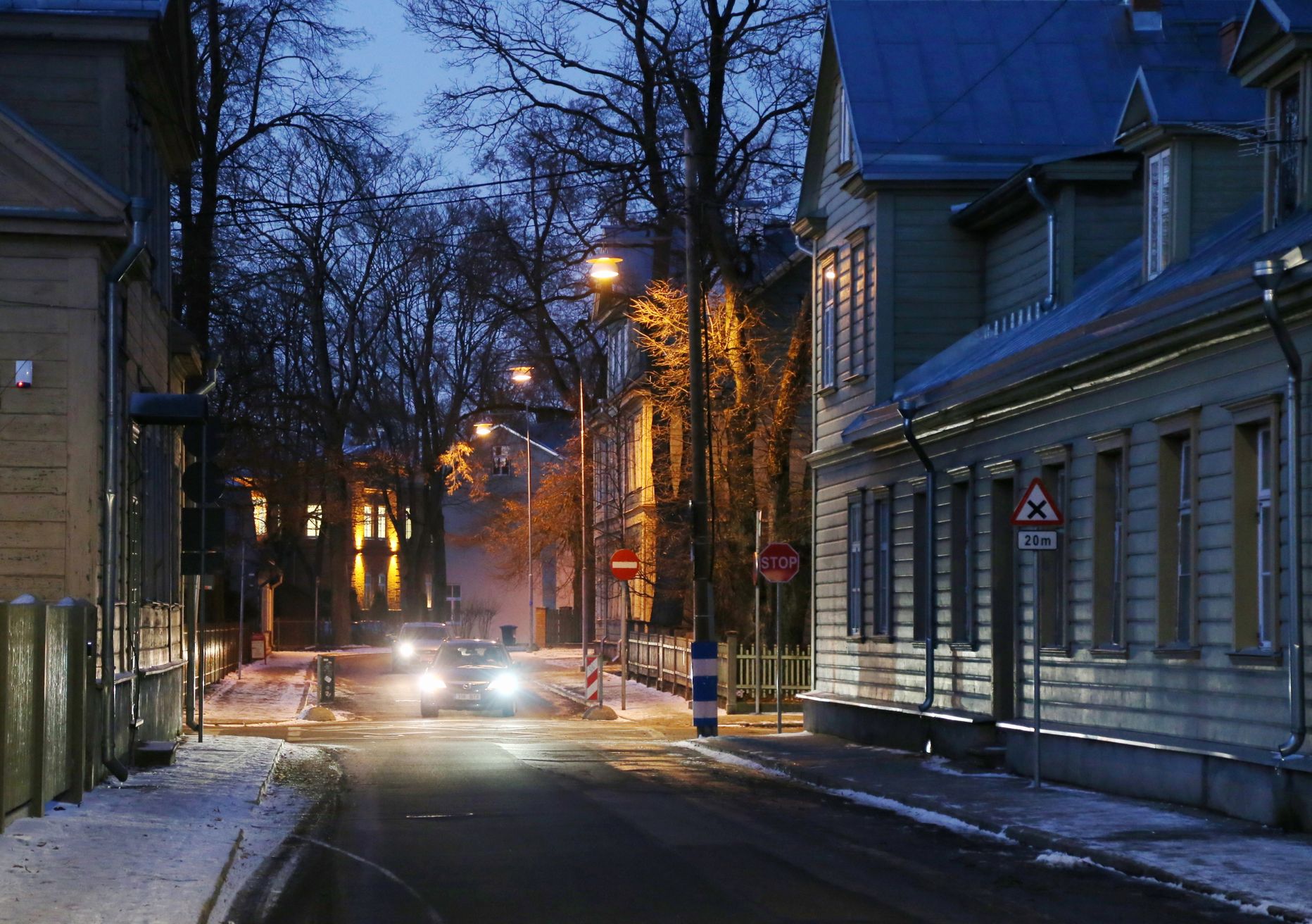Esmaspäeva õhtupoolikul olid Veski tänaval  uued energiasäästlikud valgustid lõpuks põlema hakanud.