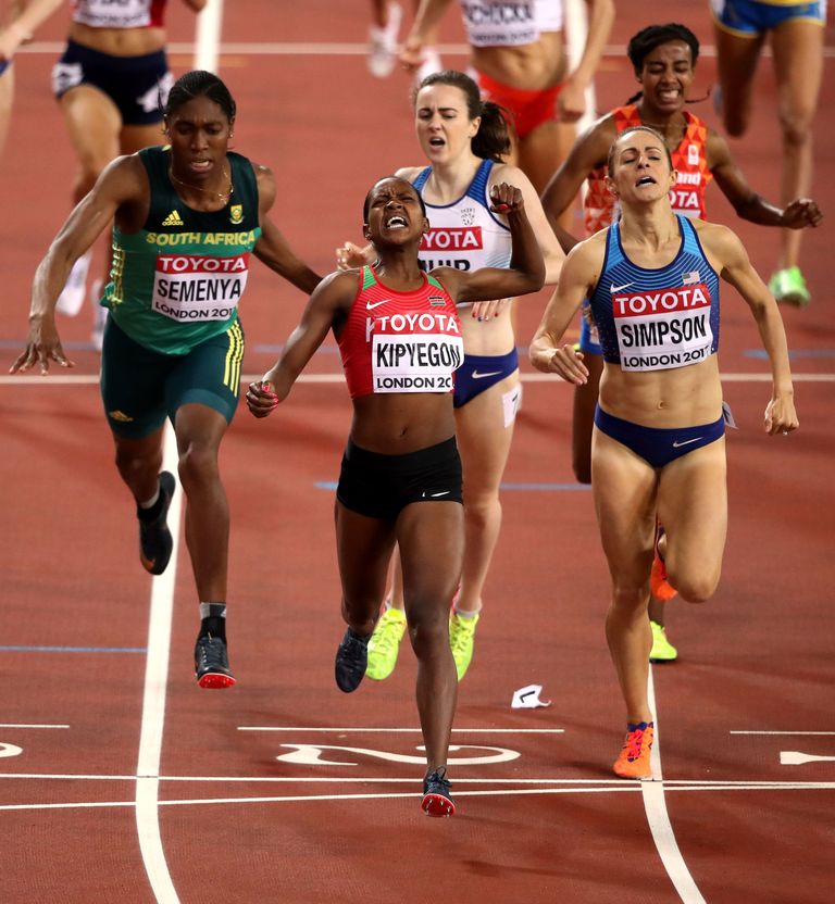 Londoni MMi naise 1500 meetri jooksu finiš: võidu sai Keenia Faith Kipyegon, teine oli USA Jennifer Simpson ja kolmas Lõuna-Aafrika Vabariigi Caster Semenya