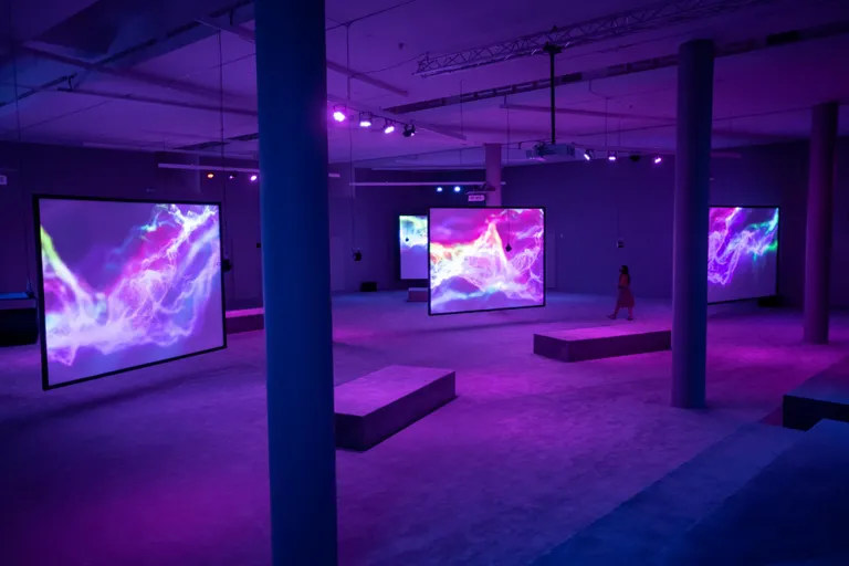 Jeremy Shaw’ näitus «Phase Shifting Index» Kumus. Näitusevaade.