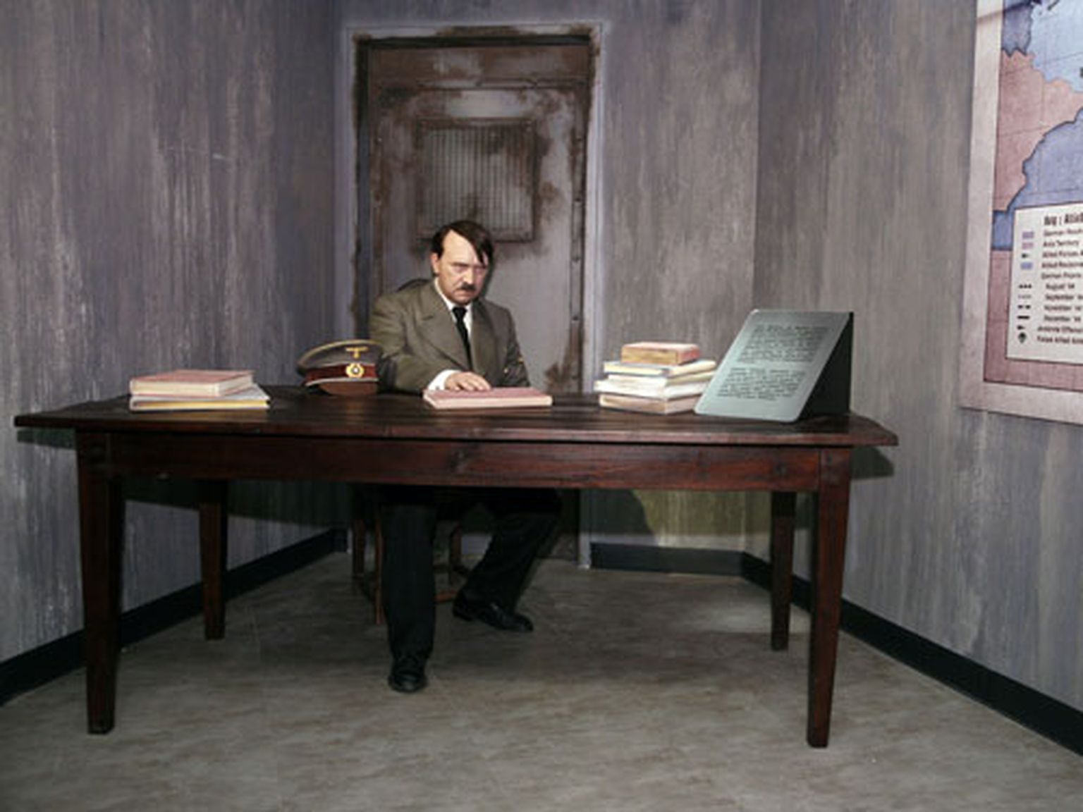 Рейхсканцелярия кабинет Гитлера Гитлер за столом