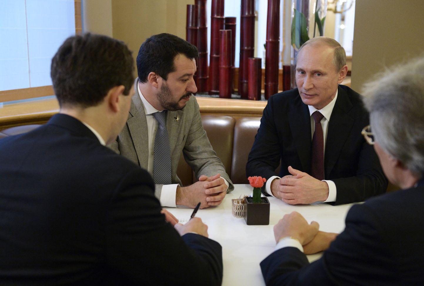 Liiga esuimees Matteo Salvini kohtumisel Vene presidendi Vladimir Putiniga.