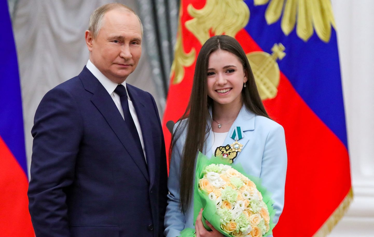 Владимр Путин и Камила Валиева, церемония награждения олимпийцев в Кремле 26.04.22.