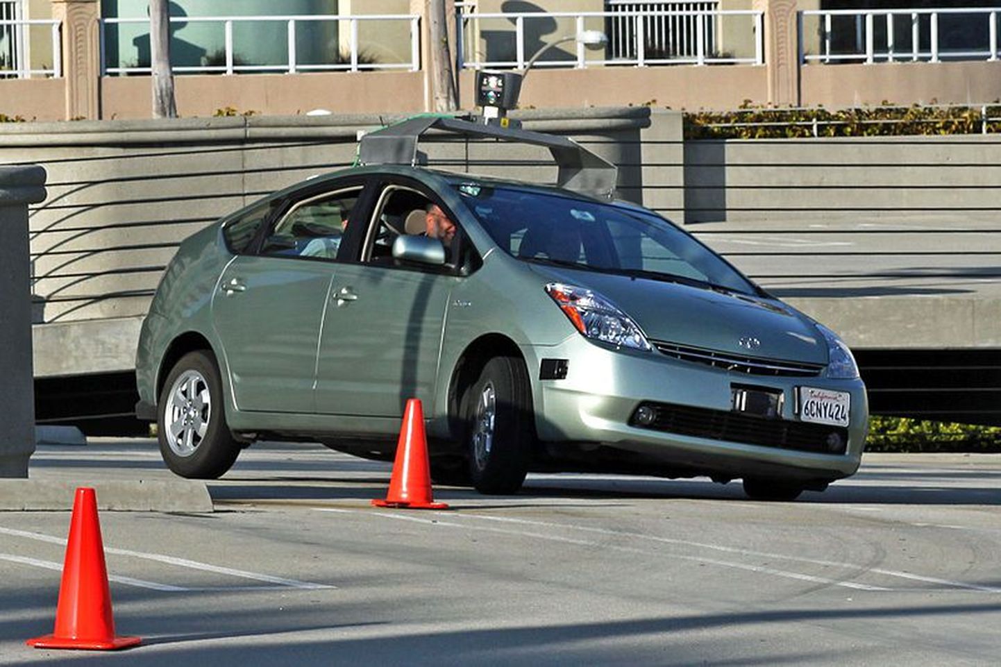 Google'i juhita süsteemi kasutav Toyota Prius.