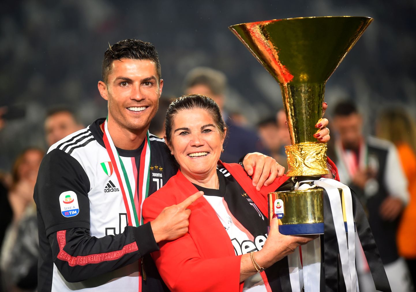 Cristiano Ronaldo koos oma emaga.