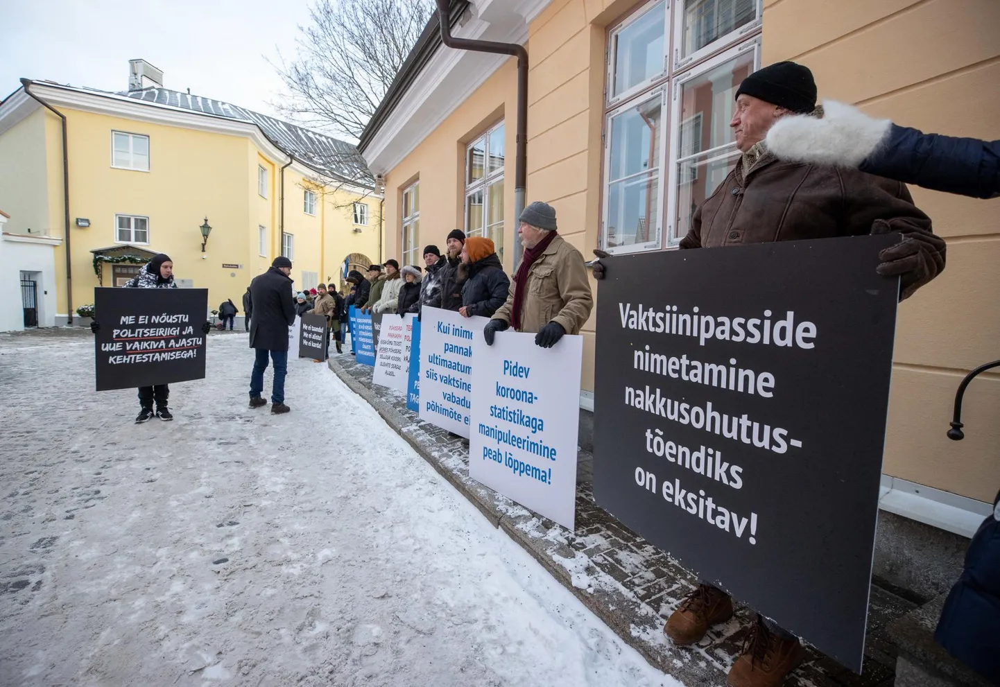 SAPTK-i pikett Toompeal Stenbocki maja juures.