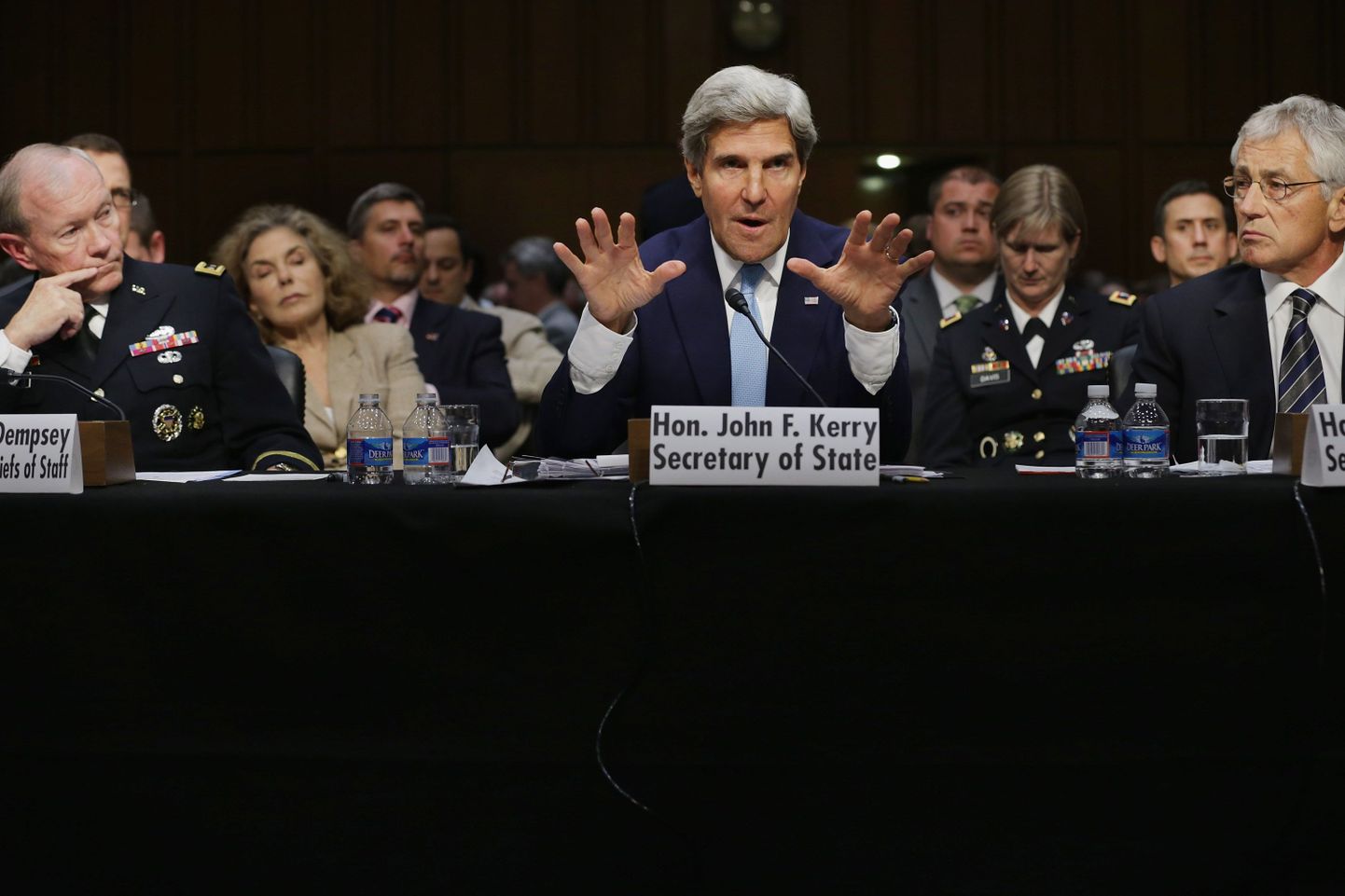 USA välisminister John Kerry (keskel)