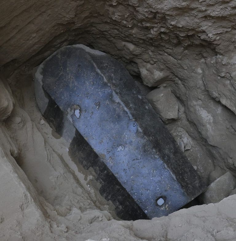 Aleksandriast leiti mustast graniidist sarkofaag
