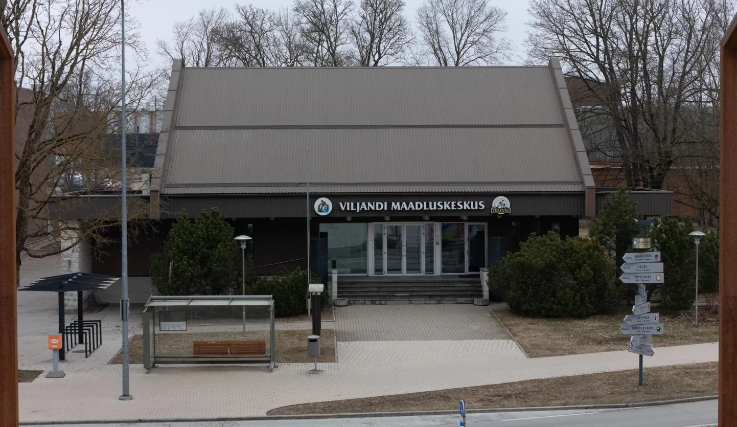 Viljandi Tuleviku maadlusklubil oli eelmise nädala pühapäevani aega otsustada, kas ta on nõus hakkama maksma senisest 4,5 korda kallimat renti. Viljandi Tuleviku maadlusklubi president Indrek Vassus kinnitas päev pärast tähtaja kukkumist, et ei allkirjastanud rendilepingut Vaksali tänav 2 ruumide kasutamiseks.