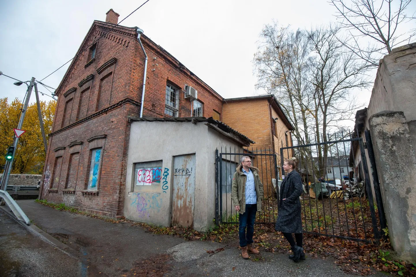 Emajõe ja Kroonuaia tänava nurgal punasest tellisest majas, kus möödunud sajandi esimesel poolel tegutses saapa- ja vildivabrik, avab uksed Supilinna baar. Omanik Martin Maatee ja baari perenaine Katriin Vider loodavad kundesid võõrustada detsembri alguseks.