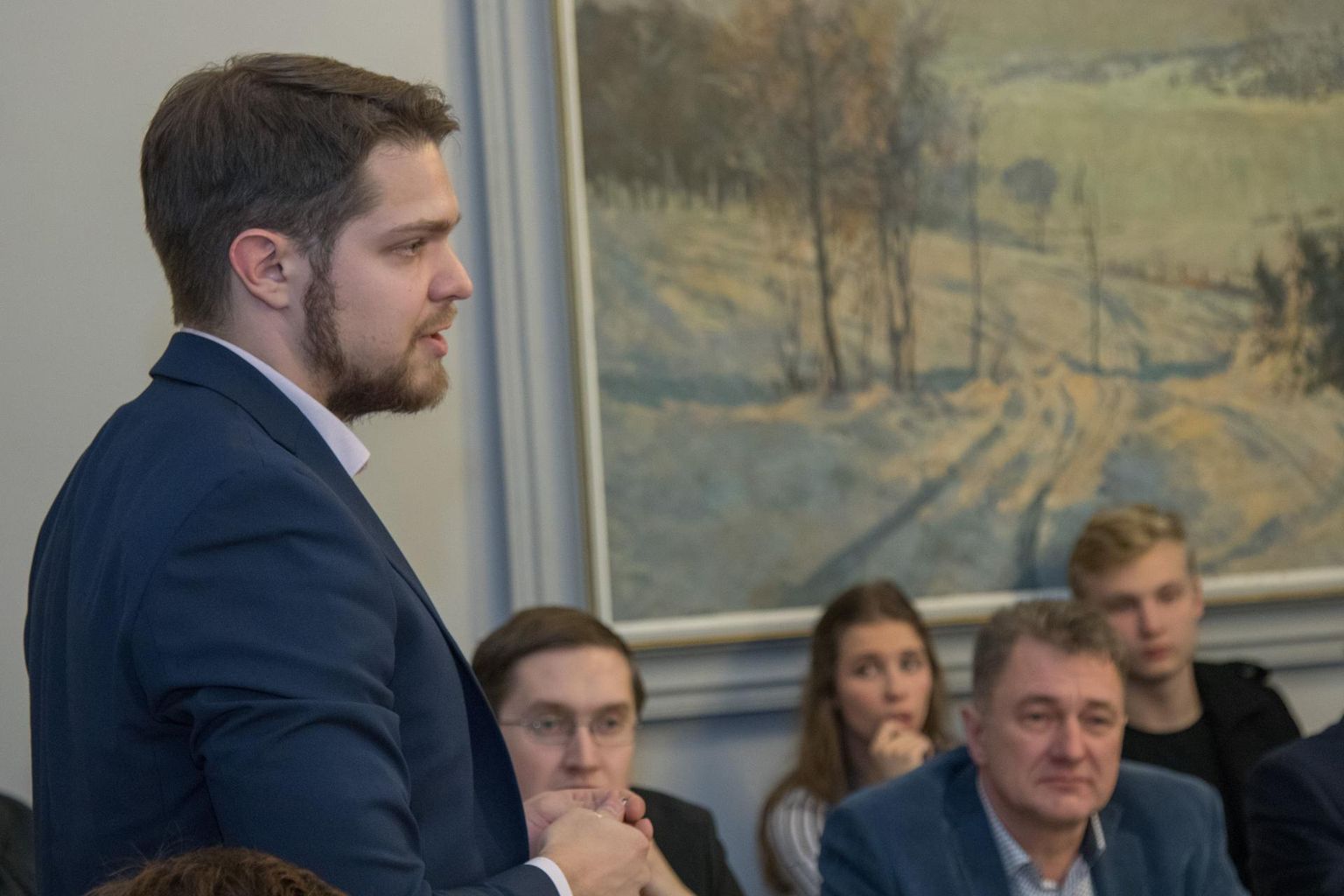 Jaanuarikuisel istungil ühtki otsust kuju osas volikogus ei tehtud, kuid opositsioonisaadik Juhan-Mart Salumäe võttis volikogu istungil sõna Joala kuju teemadel.