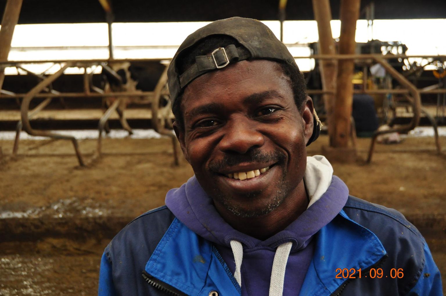 Nigeerlane Adetunji Olusesan Adetola (42) saabus Kuivajõele Vao keskusest ja töö eest saadavast tasust saadab iga kuu osa oma perele Egiptuses.