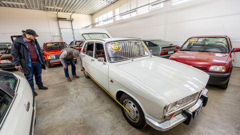 VIDEO JA GALERII ⟩ Pärnus valmis erakordne Euroopa aasta autode muuseum ehk 37 tiitlivõitjat jutustavad nelja aastakümne autolugu