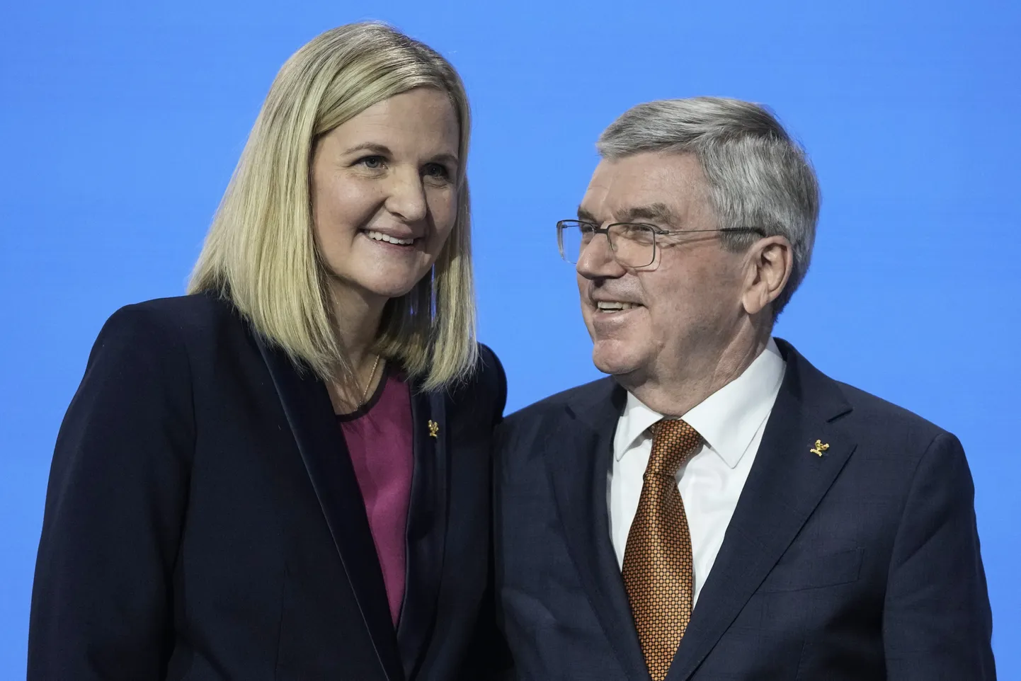 Rahvusvahelise Olümpiakomitee praegune president Thomas Bach (paremal) ja äsja organisatsiooni järgmiseks juhiks valitud Kirsty Coventry.