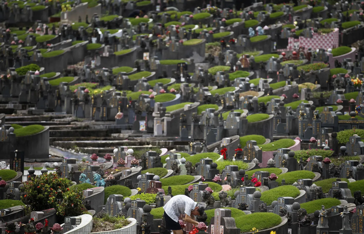 Hiina hauarüüstajad müüsid «mõrsjaid». Fotol surnuaed