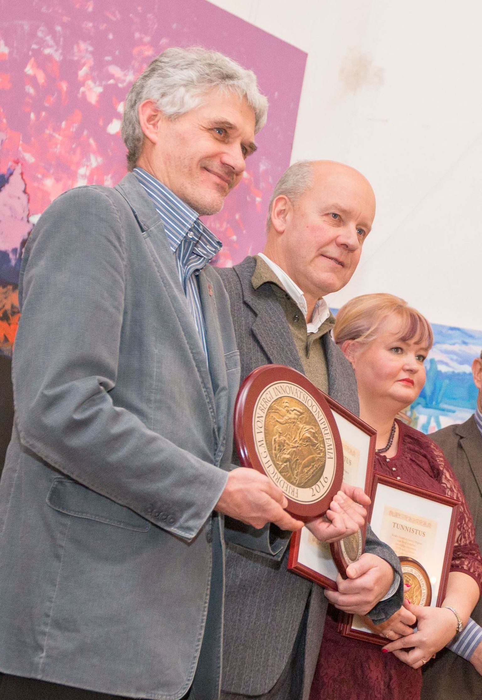 Esimese Bergi-nimelise innovatsioonipreemia võtsid vastu Eesti taimekasvatuse instituudi direktor Mati Koppel (vasakult) ning aretajad Enn Kaljo ja Lea Narits.