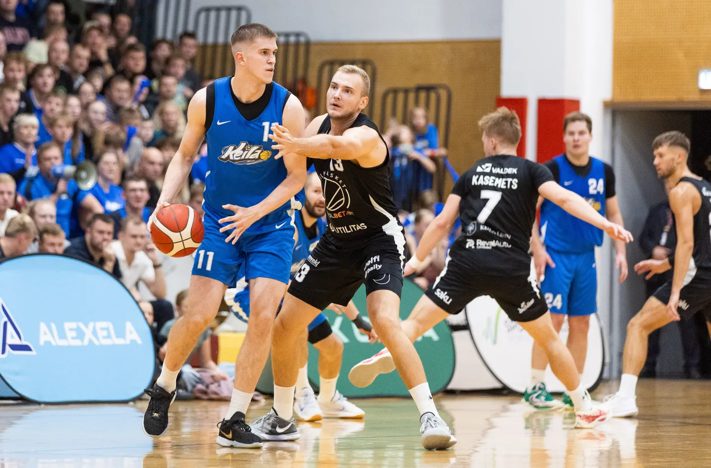 Ajaloo esimene Keila derbi toimus 4. oktoobril, kui Keila tervisekeskuses läksid vastamisi Peep Pahvi juhitud Keila Coolbet (Keila Basket MTÜ, mustad särgid) ja Tarmo Heina Keila KK (sinistes), mille peatreener on Andres Sõber.