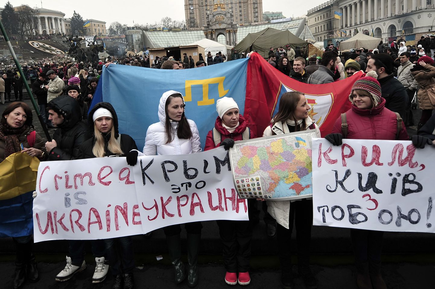Kiievis Iseseisvuse väljakul kinnitasid meeleavaldajad täna, et Krimm on Ukraina.