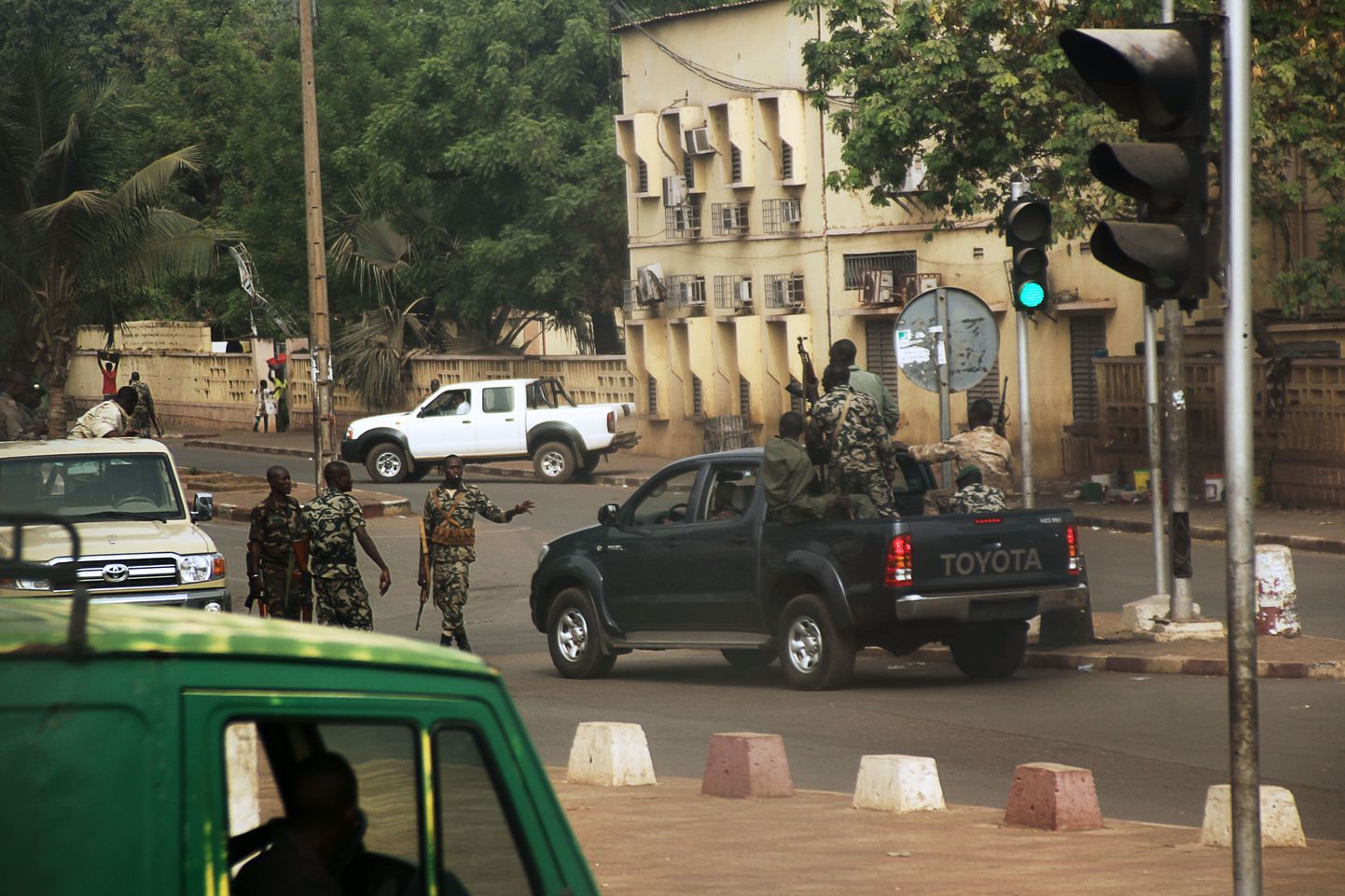Mali armee mässulised sõdurid ründasid kolmapäeval presidendipaleed.