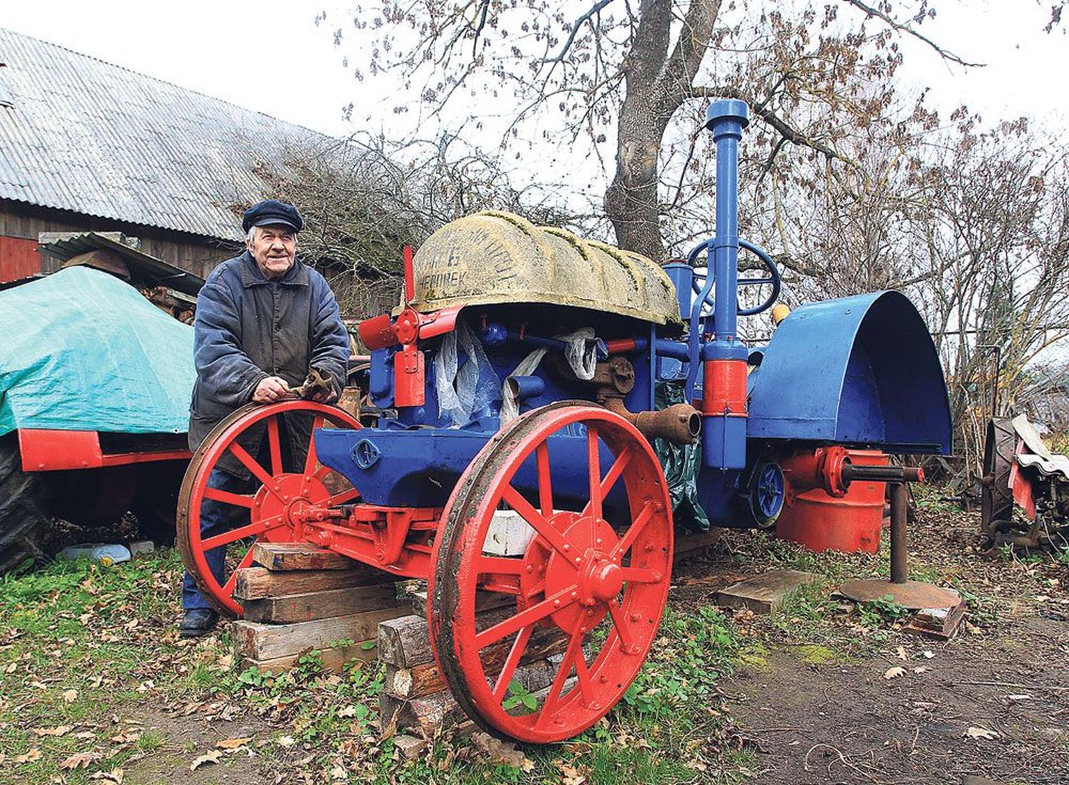 Heino Prost on 95 aasta vanust Deeringu traktorit remontinud  50 aastat. Lõpuks saab masina kokku ja tööle panna.