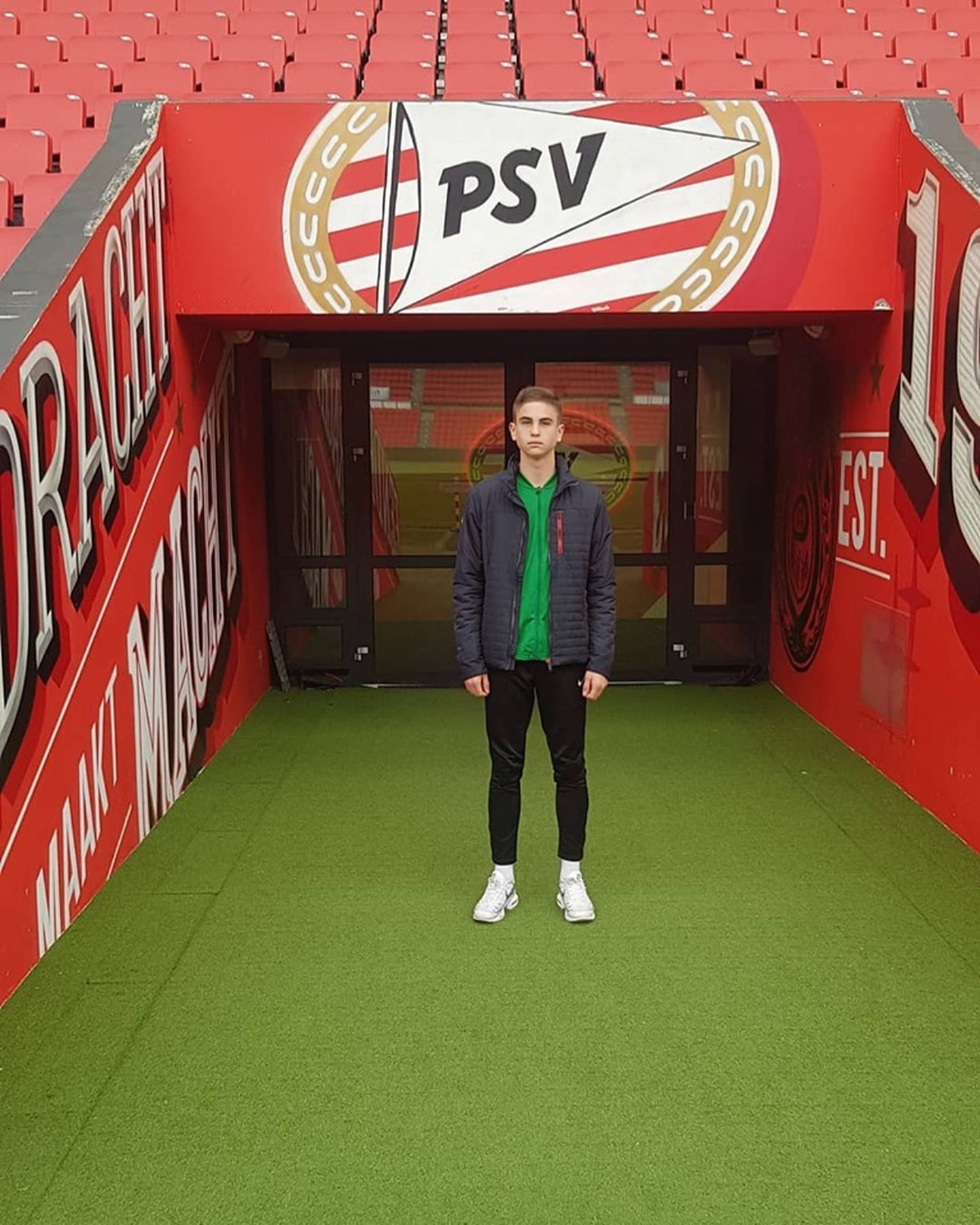 Mullu käis Maksim Paskotši testimisel PSV Eindhovenis, tänavu aga Tottenhamis.