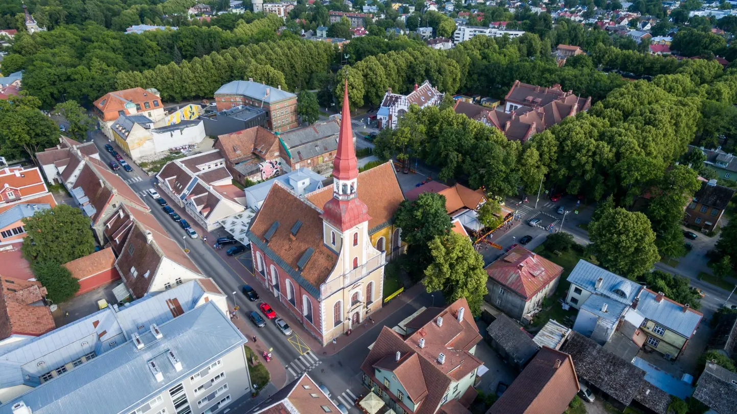 Tänu Ines Maidrele mängivad suviti Pärnu Eliisabeti kiriku oreleid eri maadest pärit organistid.