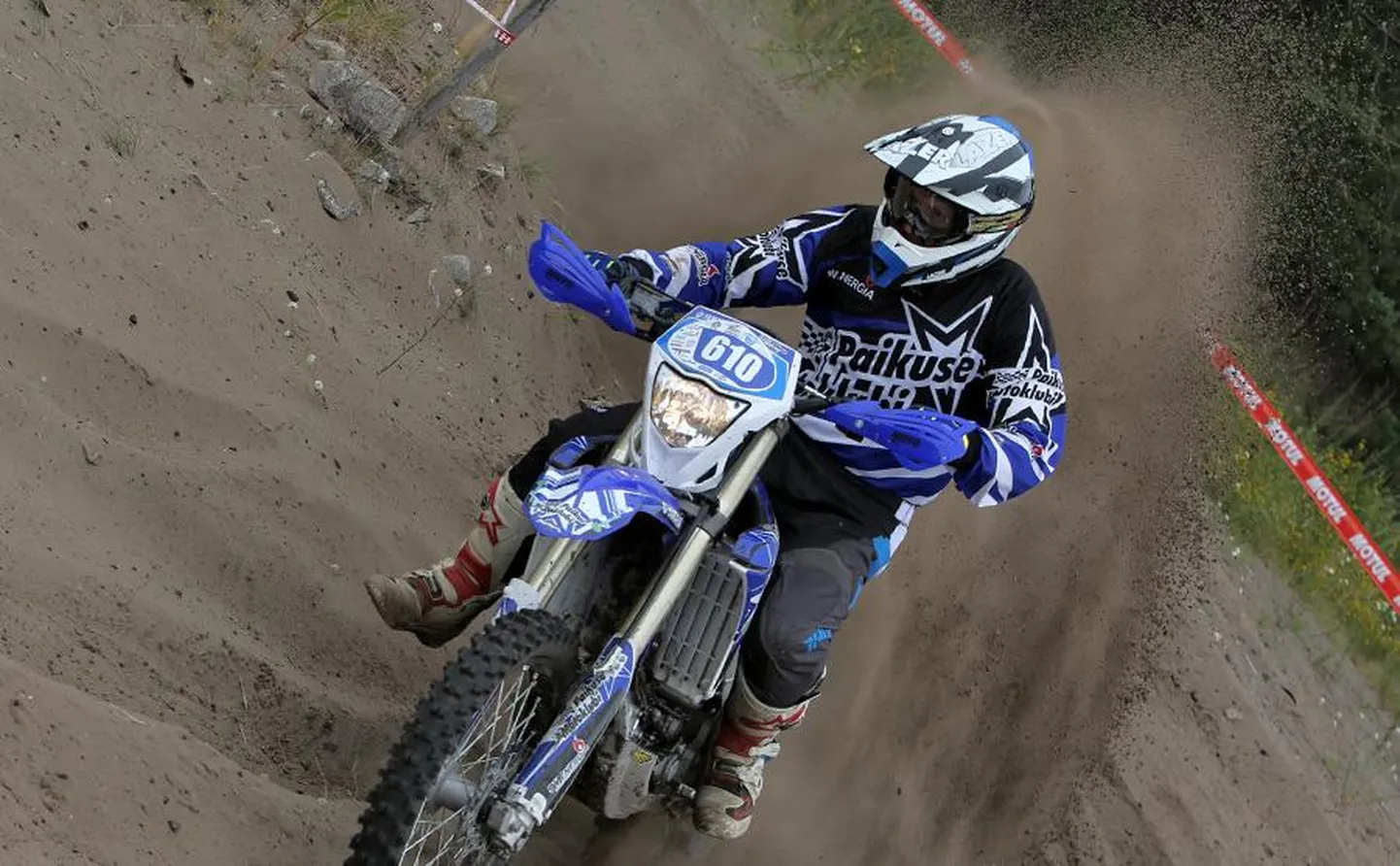 Paikuse motoklubi eestvedaja Toivo Nikopensius kihutas Läti kestuskrossil teise auhinna vääriliselt.