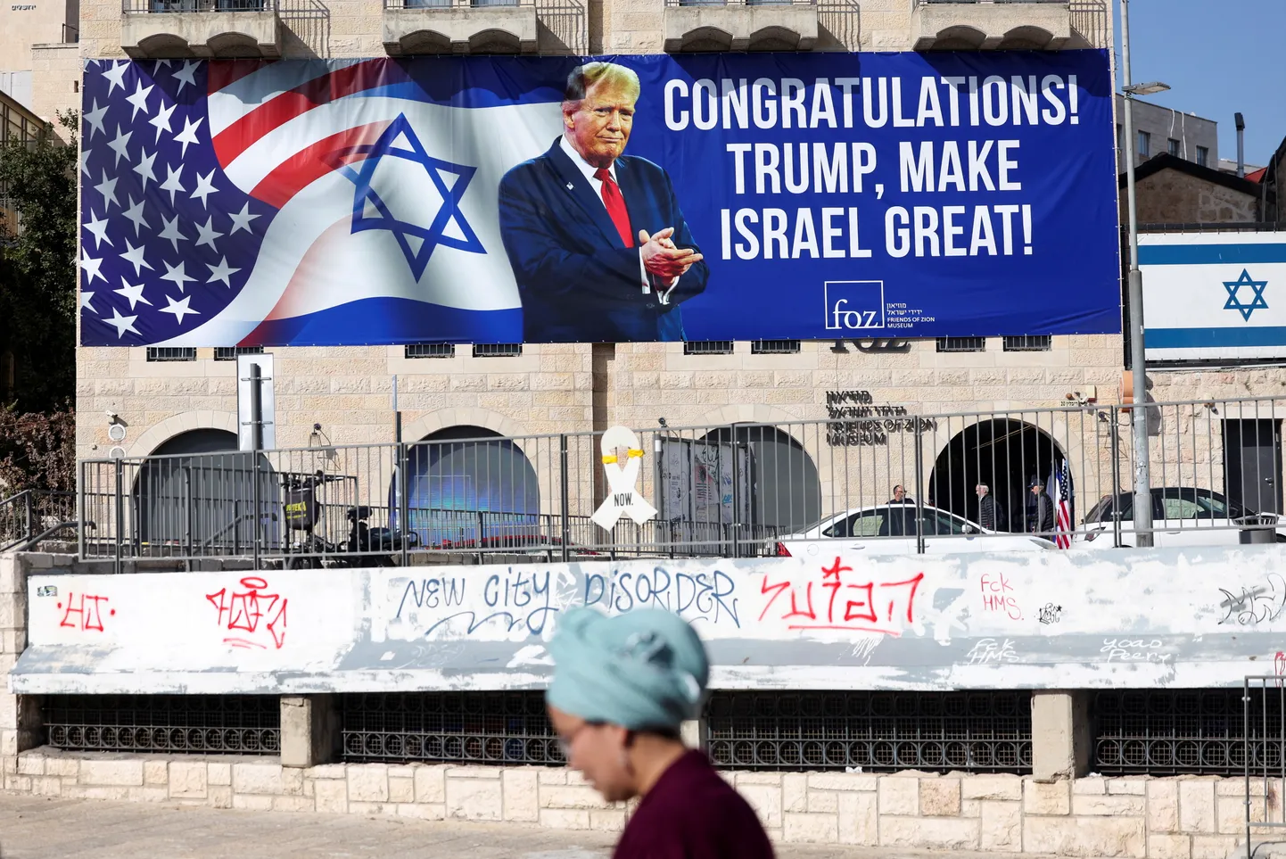 USA valitud presidenti Donald Trumpi valimisvõidu puhul õnnitlev plakat Jeruusalemmas. 7. november 2024.