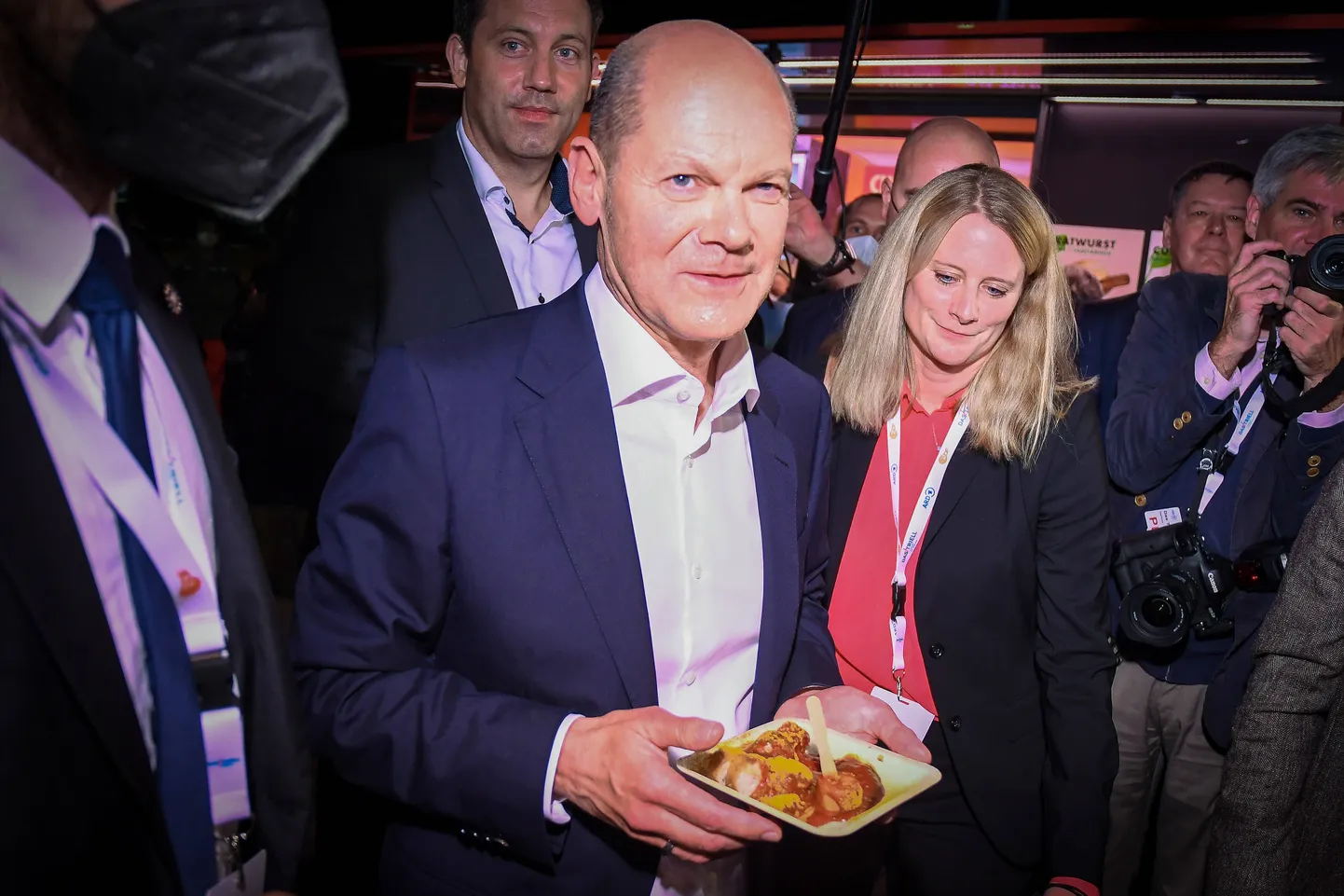 Saksa kantsleriks pürgiv Olaf Scholz end septembris 2021 kampaaniakeeristes karrivorstiga kosutamas.