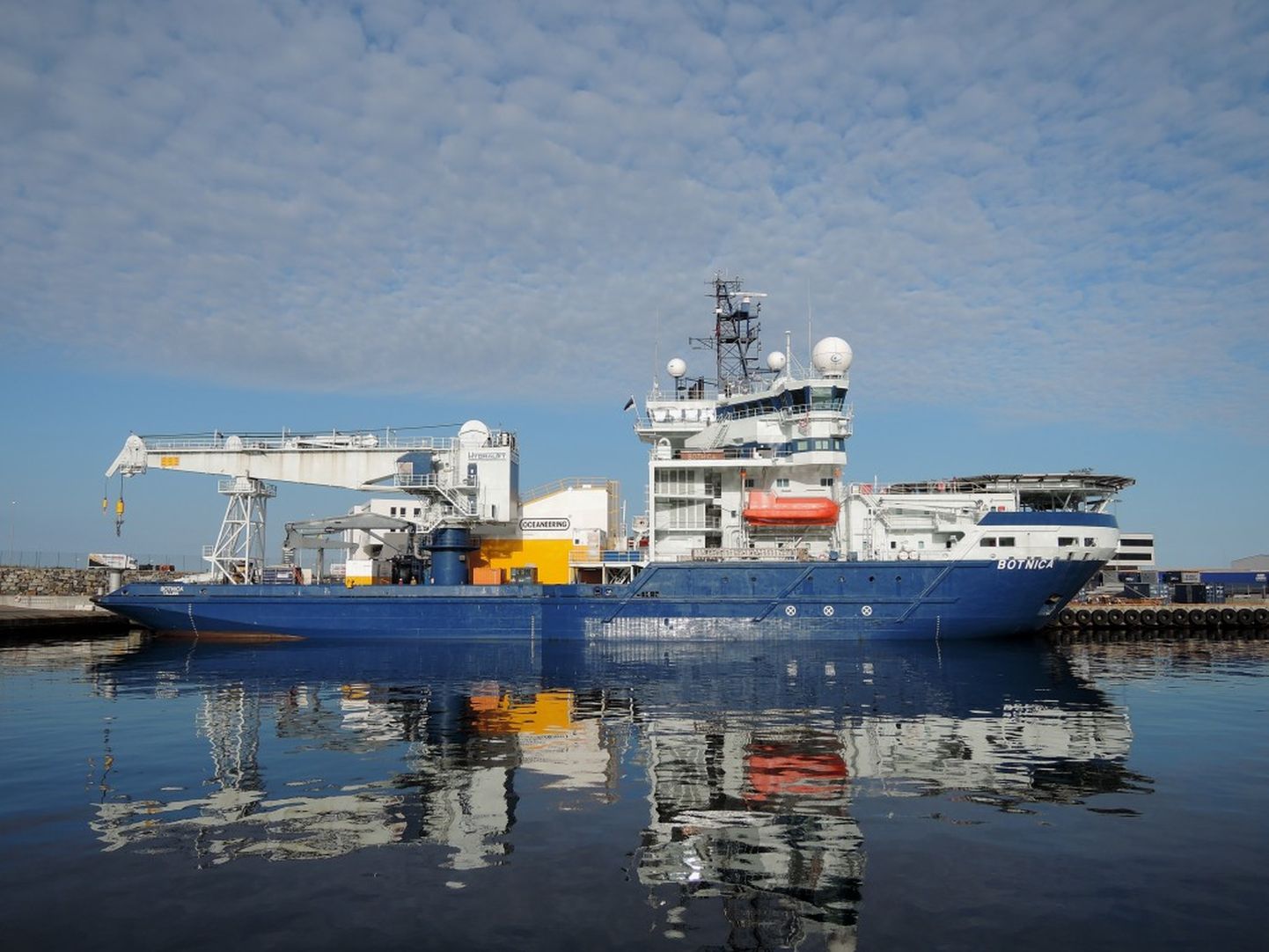 Botnica on TS Shipping OÜ multifunktsionaalne töölaev, mis lisaks jäämurdmistöödele on võimeline tegutsema ka offshore-toetuslaevana näiteks naftaväljadel ja tuukritöödel