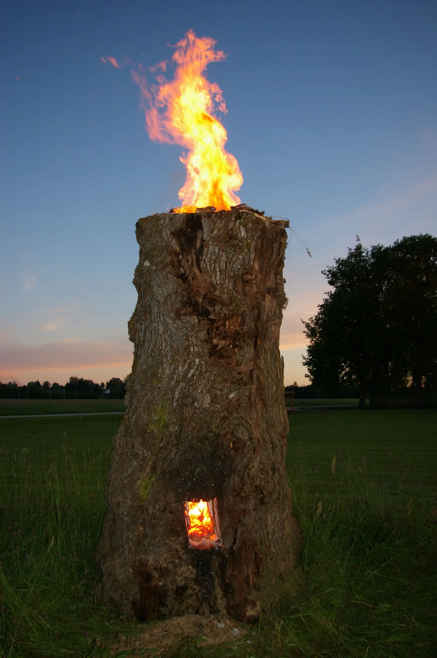 Jaaniöö võidutuli.