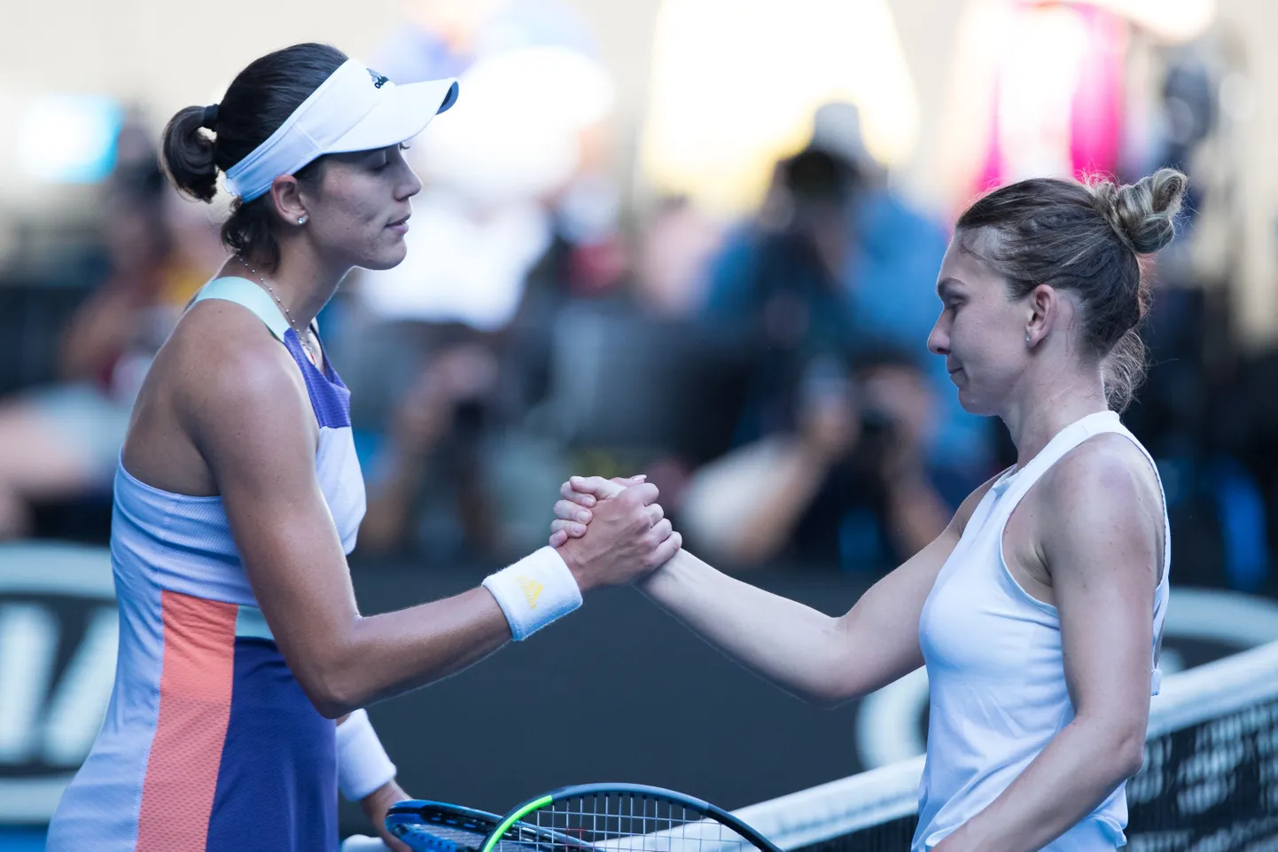 Simona Halep (paremal) pidi tunnistama Garbine Muguruza paremust.